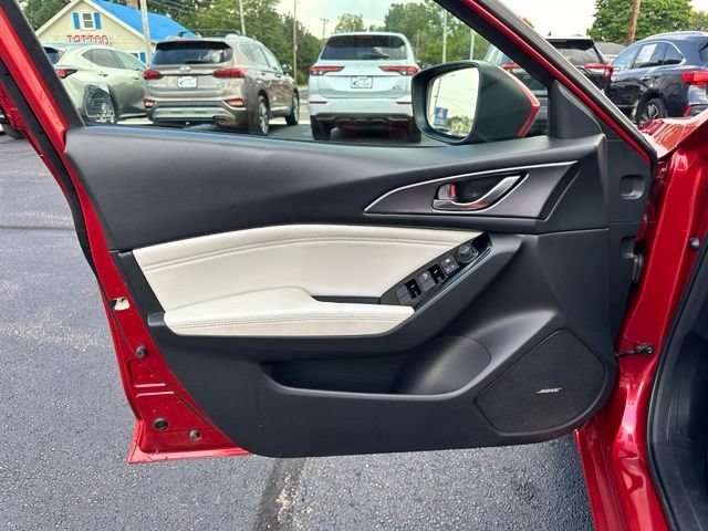 Used 2018 MAZDA MAZDA3 Grand Touring w/ Premium Equipment Package FWD image 13