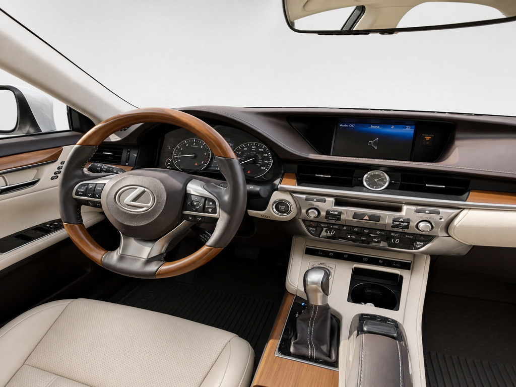 Used 2017 Lexus ES 350 w/ Luxury Package FWD image 15