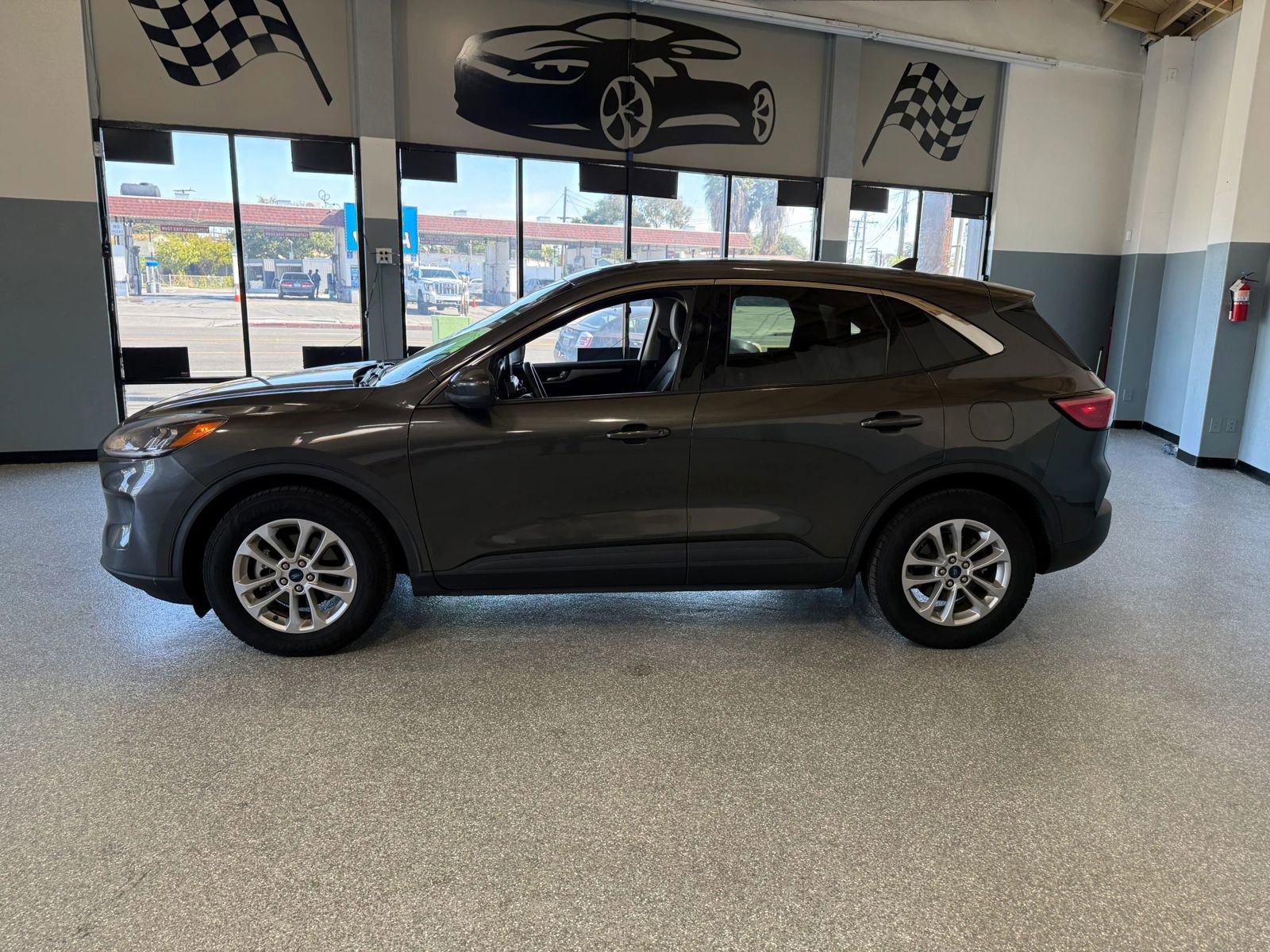 Used 2020 Ford Escape SE image 4