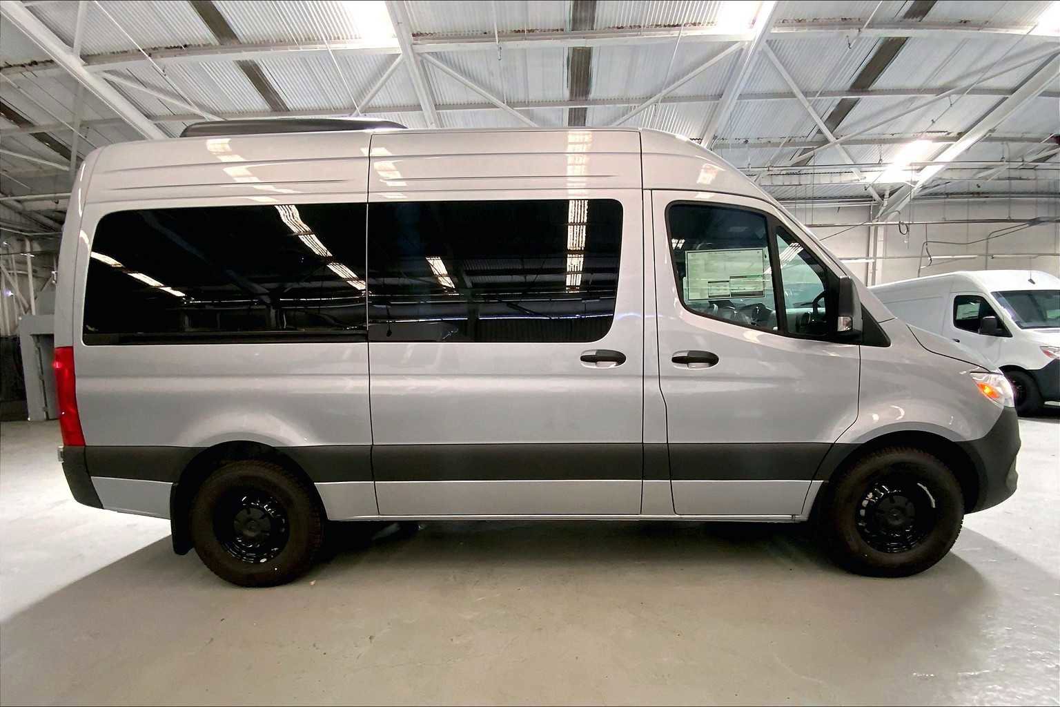 Used 2025 Mercedes-Benz Sprinter 2500 image 5