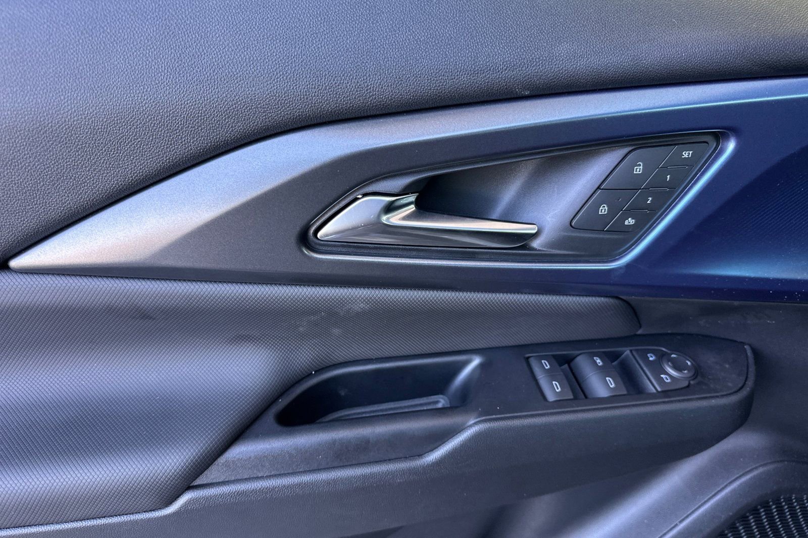 New 2026 Chevrolet Equinox EV LT w/ Convenience Package II FWD image 11