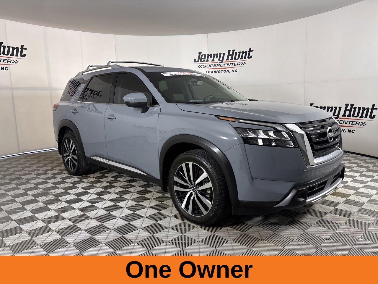 Used 2025 Nissan Pathfinder Platinum AWD/4WD image 4