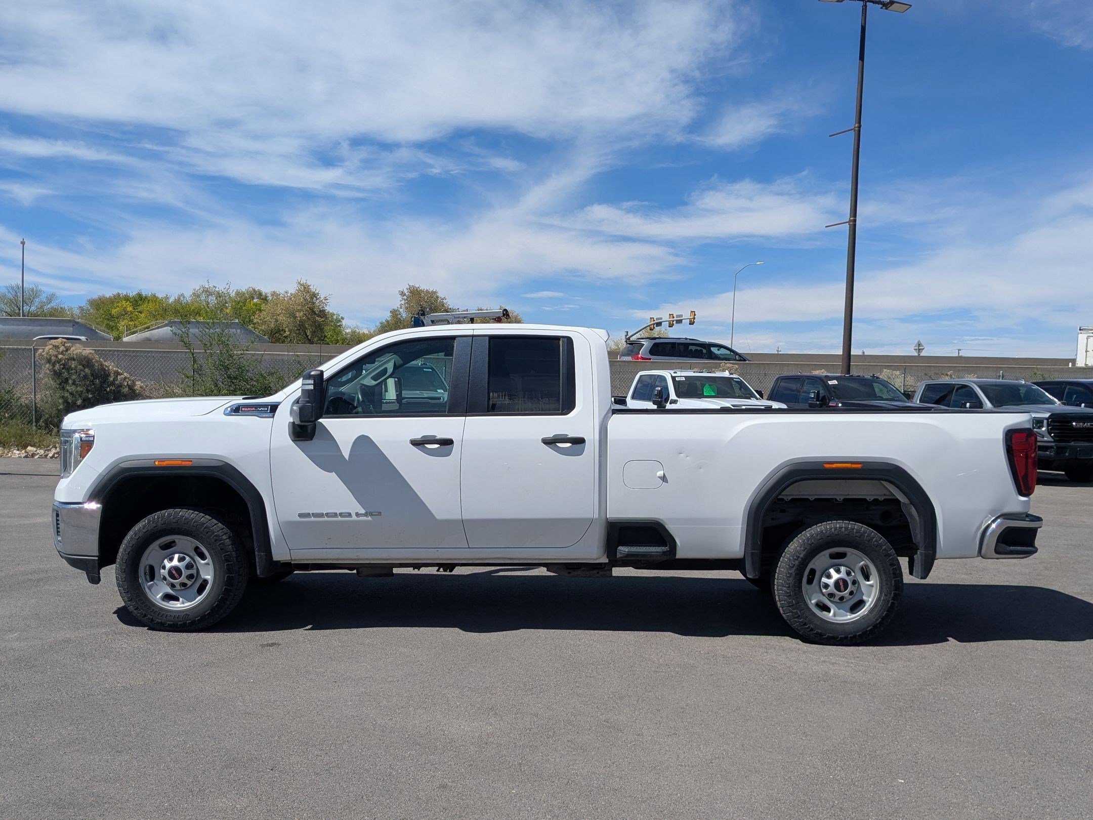 Used 2022 GMC Sierra 2500 Pro w/ Convenience Package image 3