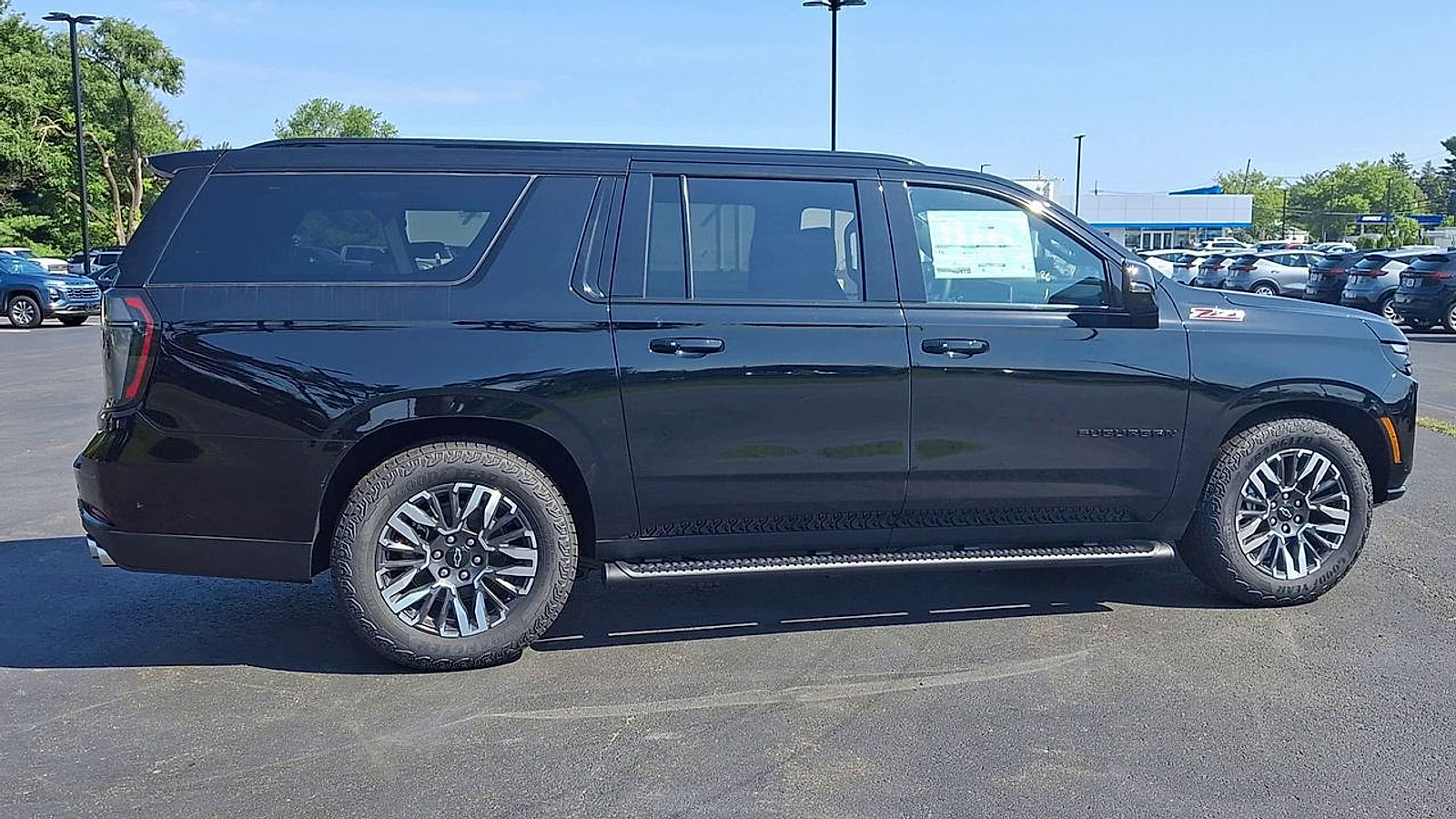 New 2026 Chevrolet Suburban Z71 w/ Z71 Off-Road Package AWD/4WD image 3