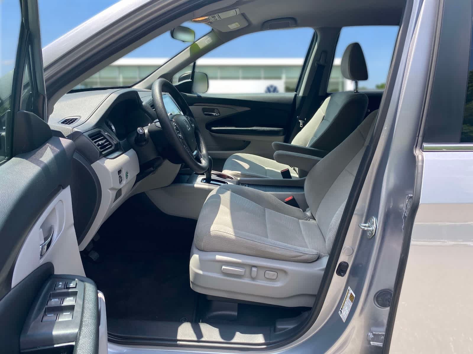 Used 2017 Honda Pilot EX image 10