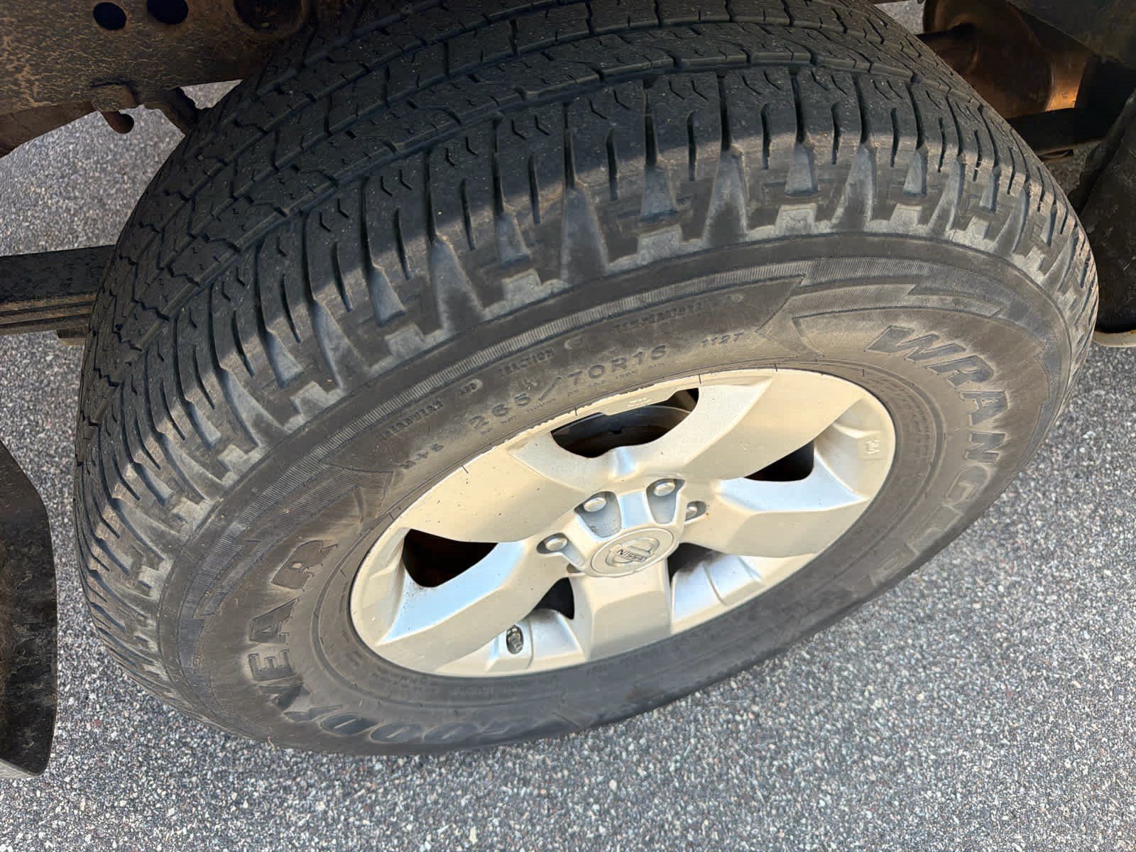 Used 2012 Nissan Frontier SV w/ SV Premium Utility Pkg AWD/4WD image 8