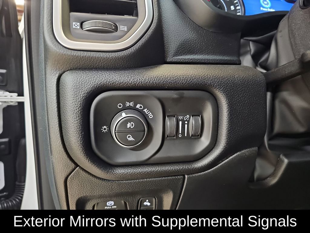 New 2026 RAM 1500 4x4 Crew Cab image 32