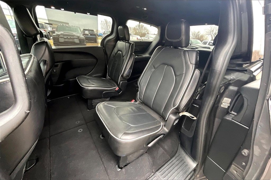 Used 2018 Chrysler Pacifica Limited w/ Advanced Safetytec Group image 25