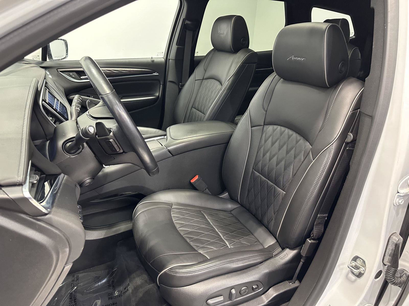Used 2022 Buick Enclave Avenir w/ Avenir Technology Package AWD/4WD image 12