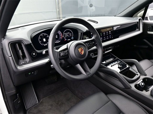 Used 2025 Porsche Cayenne image 4