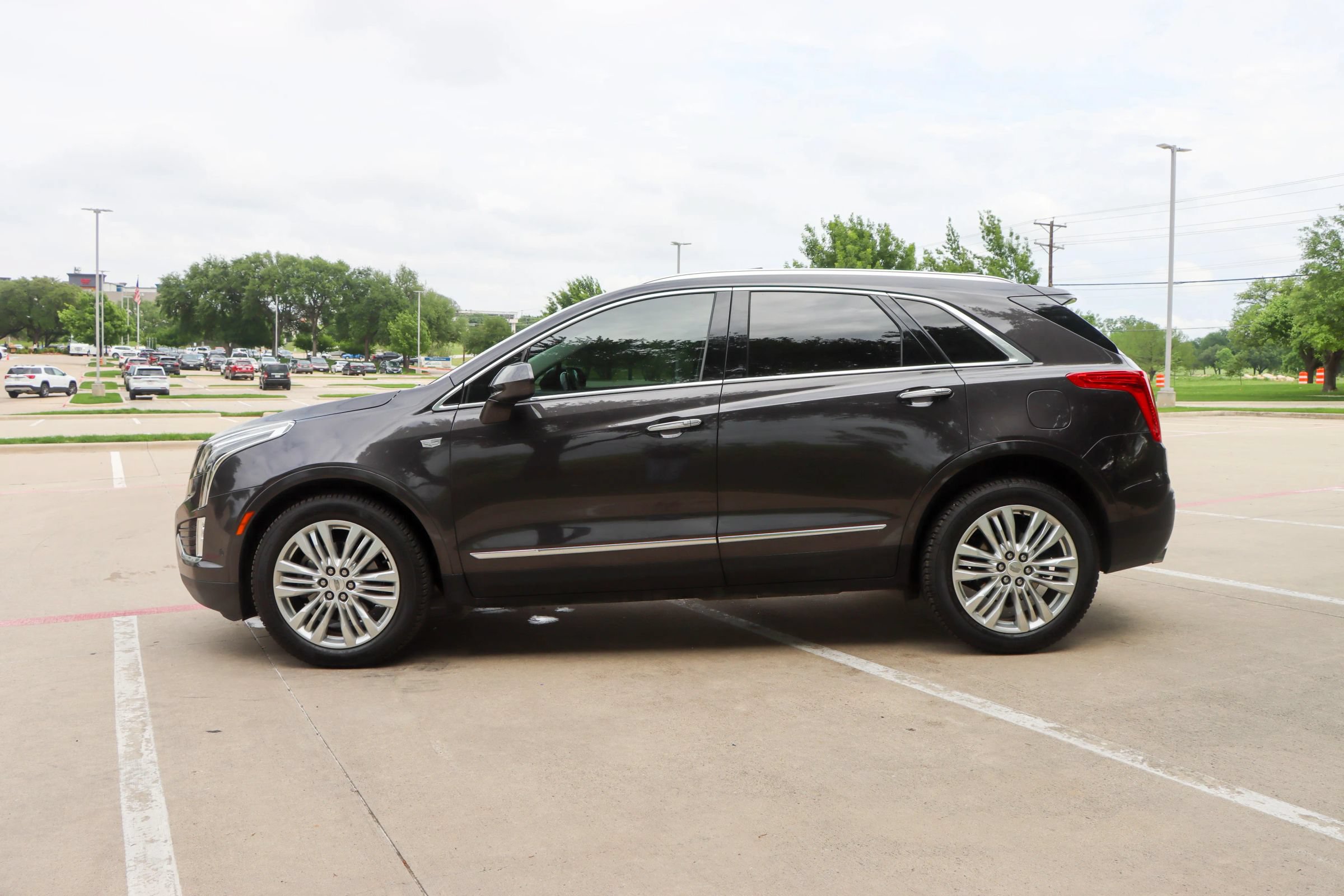 Used 2019 Cadillac XT5 Premium Luxury w/ Driver Assist Package FWD image 4