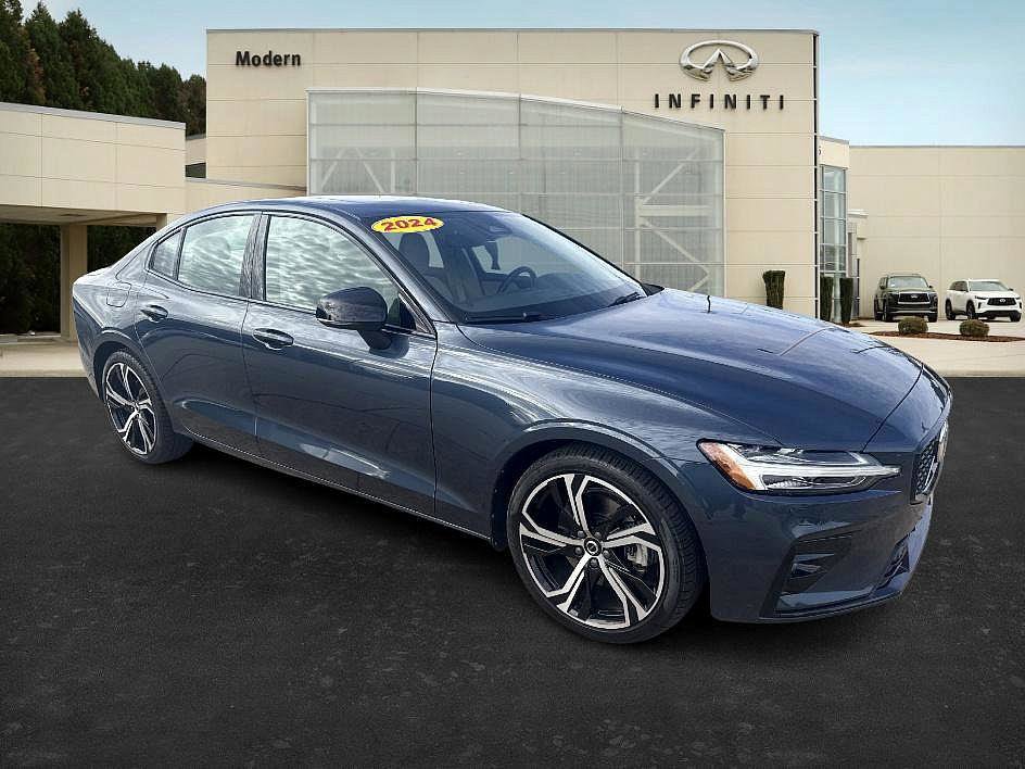 Used 2024 Volvo S60 B5 Core image 1
