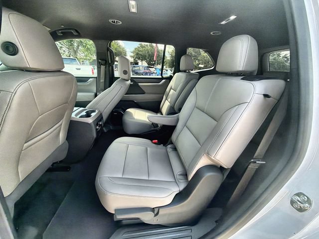 Certified 2026 GMC Acadia Elevation w/ Elevation Premium Package FWD image 24