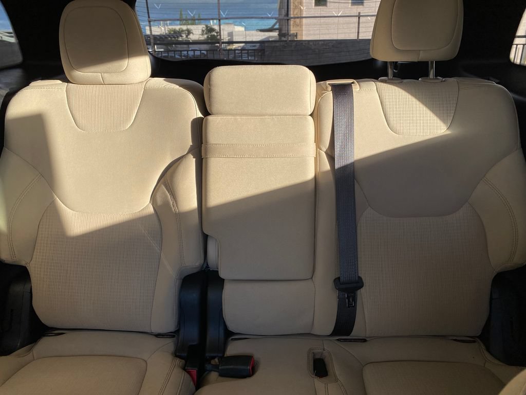 Used 2016 Jeep Cherokee Latitude FWD image 36