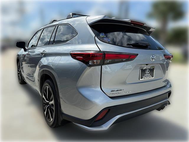 Used 2021 Toyota Highlander XSE FWD image 4