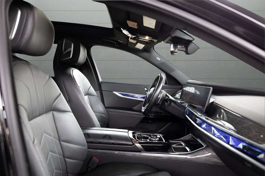 Used 2024 BMW 740i xDrive w/ Premium Package AWD/4WD image 81