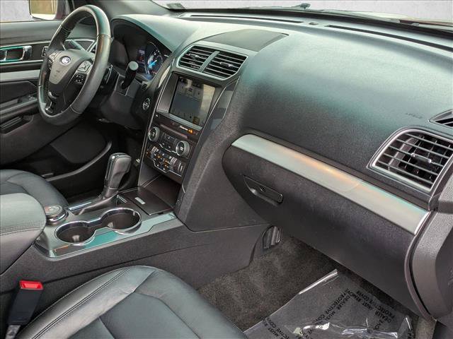 Used 2017 Ford Explorer XLT w/ Equipment Group 202A AWD/4WD image 25