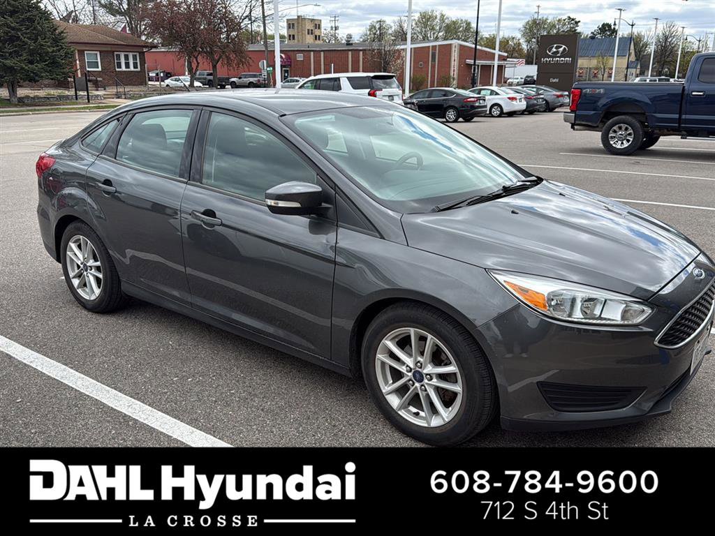 Used 2015 Ford Focus SE FWD image 1