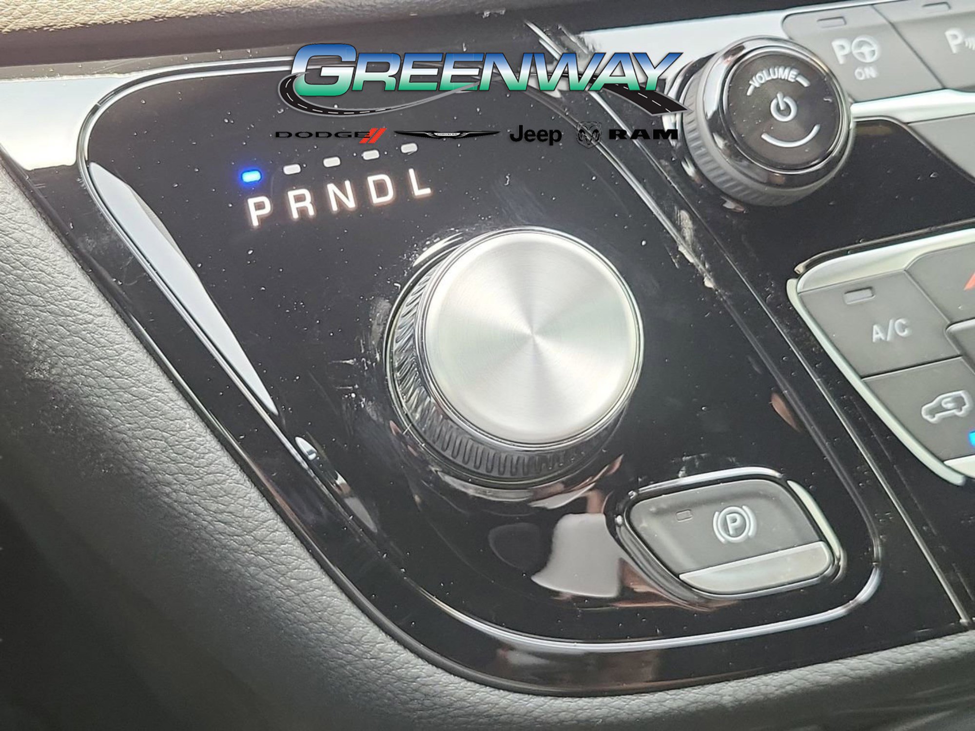 New 2025 Chrysler Pacifica Select w/ Uconnect Theater Family Group image 25