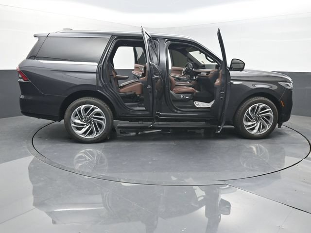 Used 2025 Lincoln Navigator Reserve AWD/4WD image 55