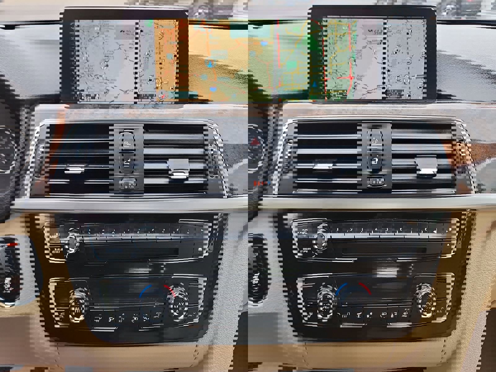 Used 2016 BMW 320i Sedan image 13