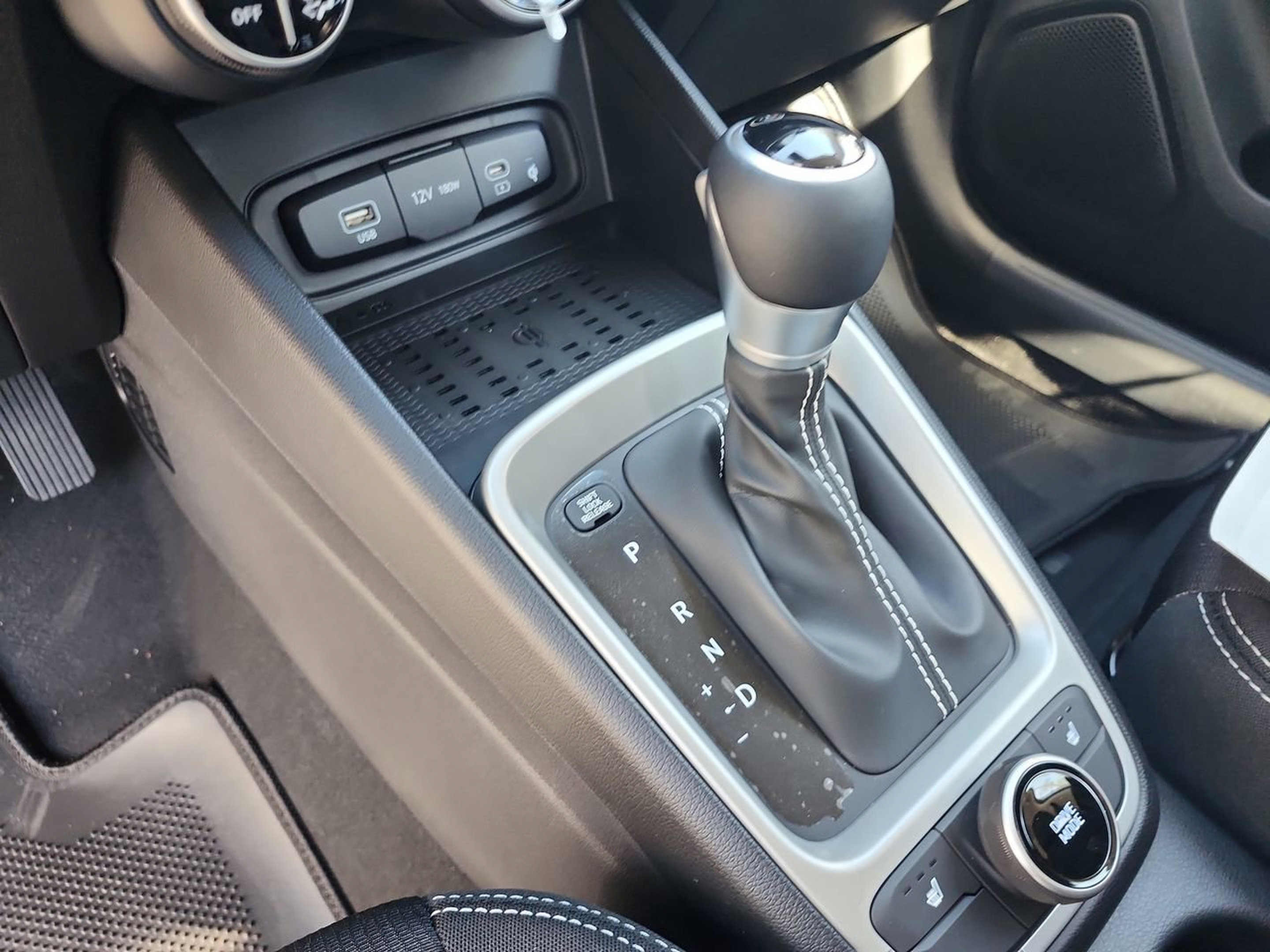 Certified 2026 Hyundai Venue SEL FWD image 15