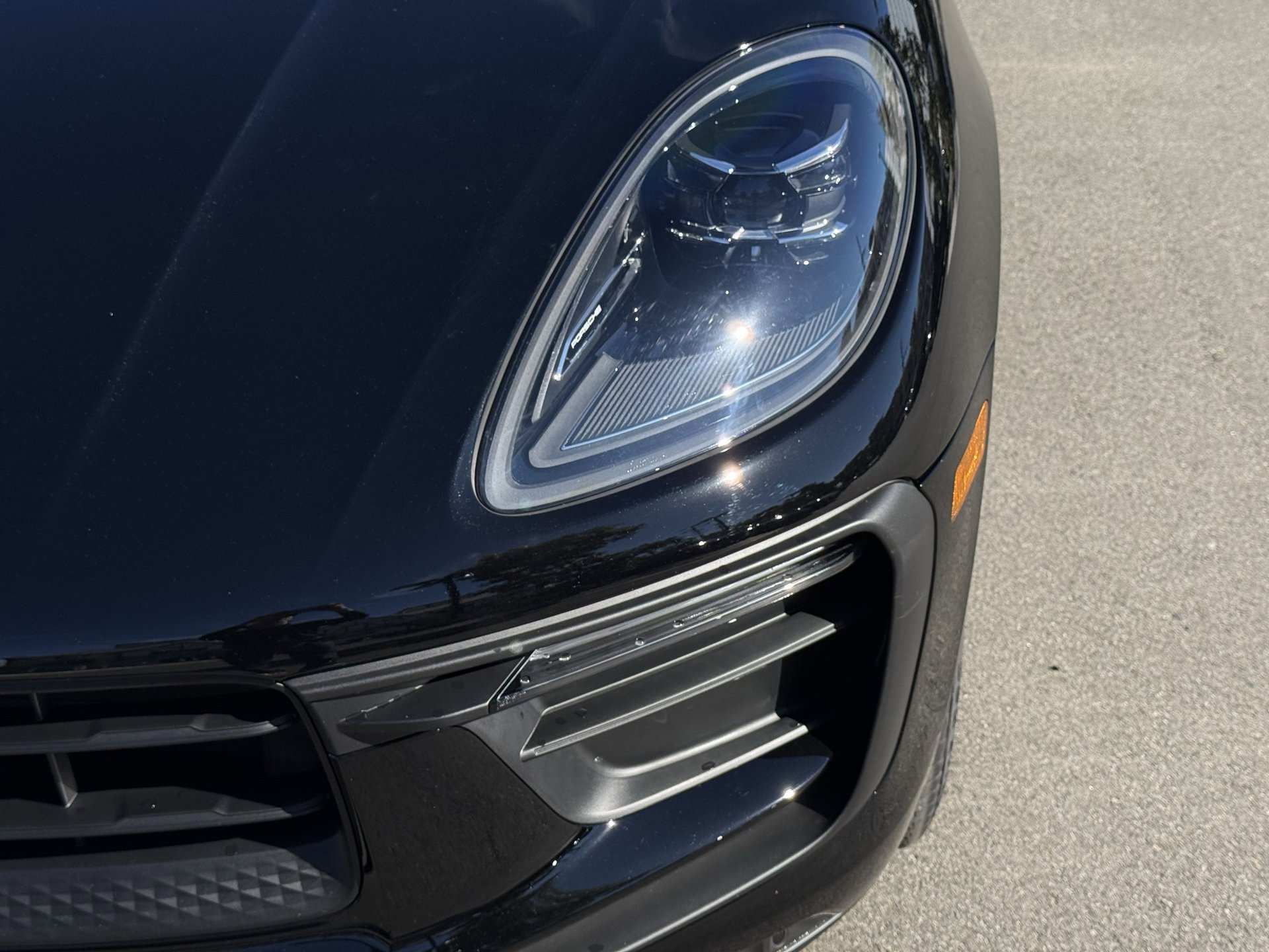 Used 2025 Porsche Macan image 11