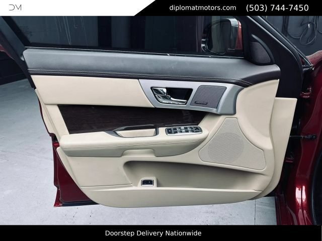 Used 2013 Jaguar XF Supercharged RWD image 24