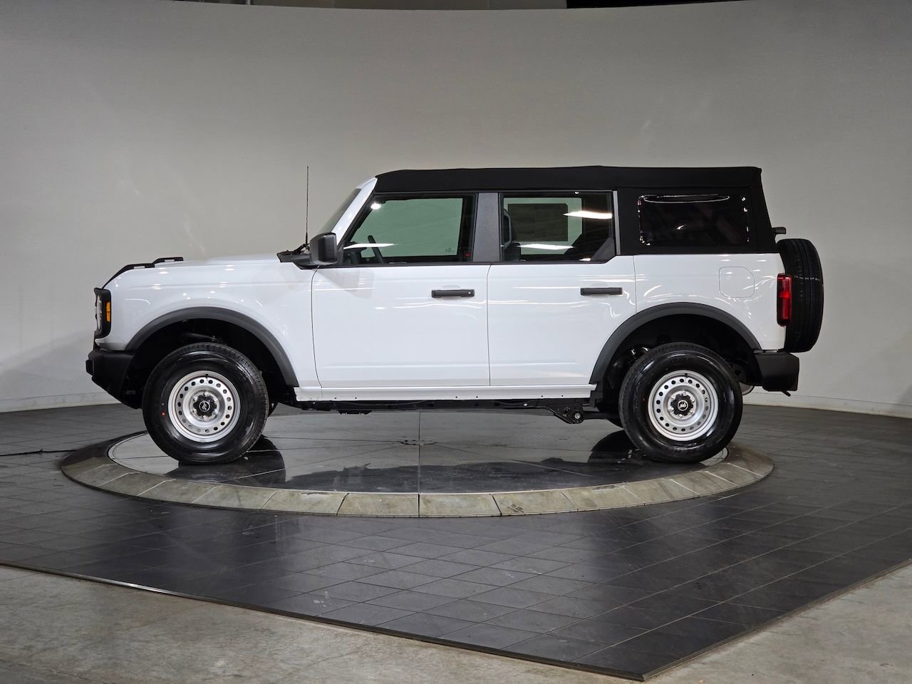 New 2025 Ford Bronco Base image 6