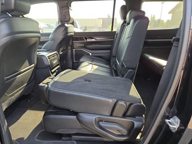 Used 2024 Jeep Wagoneer Series II w/ Flexible Seating Group AWD/4WD image 30