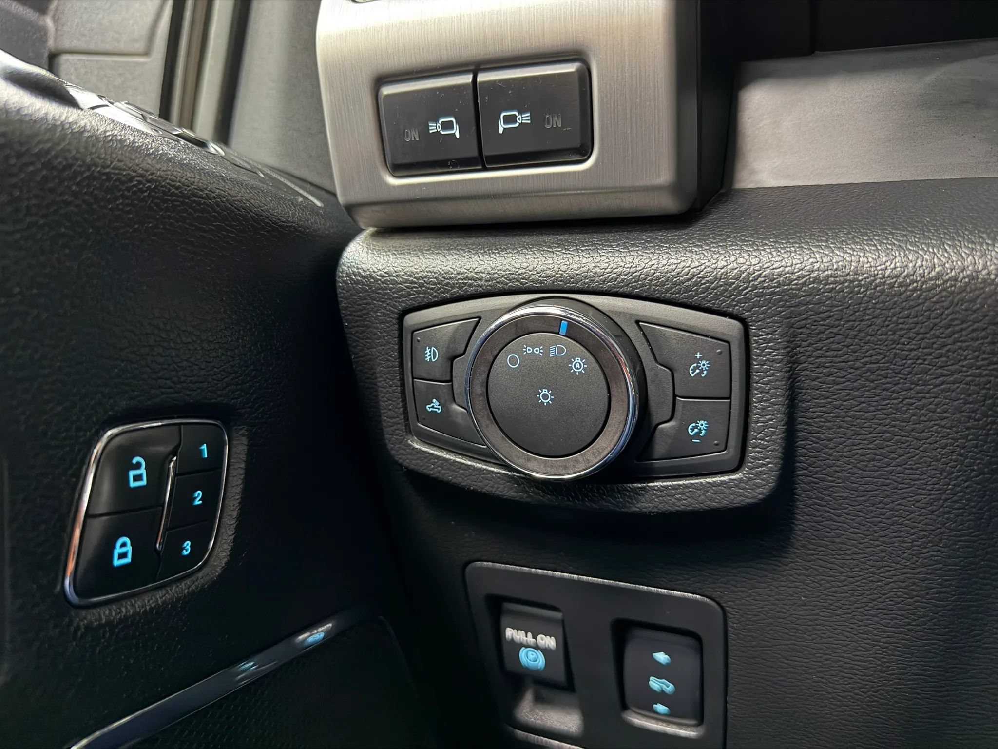 Used 2019 Ford F150 Platinum w/ Equipment Group 701A Luxury AWD/4WD image 28