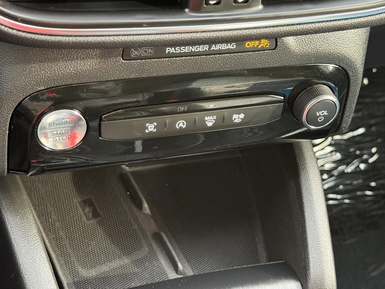 Used 2025 Ford Escape Platinum image 20