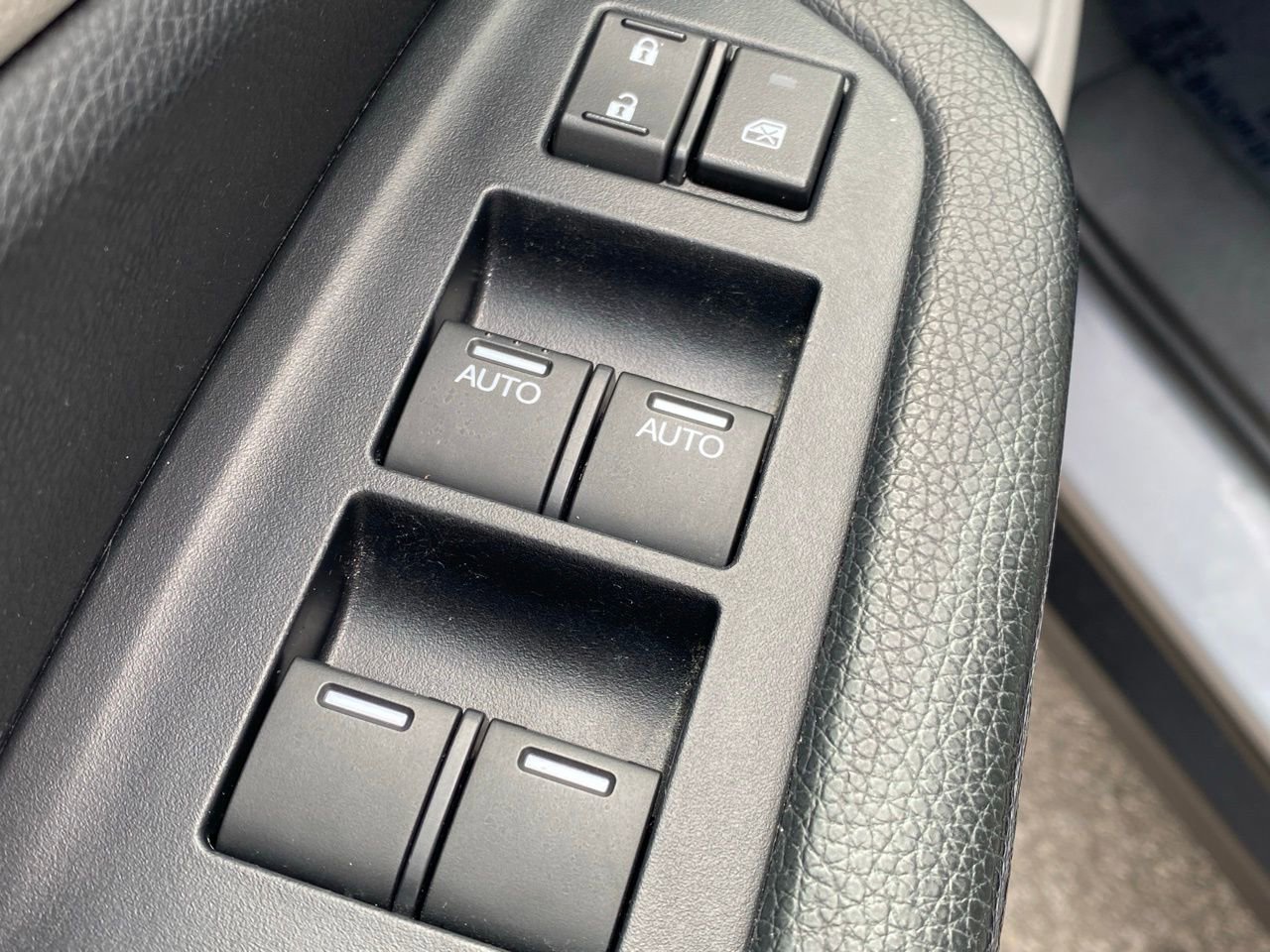 Used 2020 Honda Pilot LX image 11