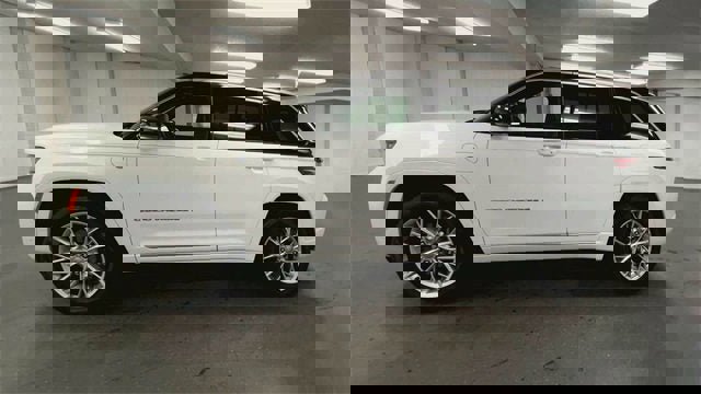 Used 2022 Jeep Grand Cherokee Summit image 5