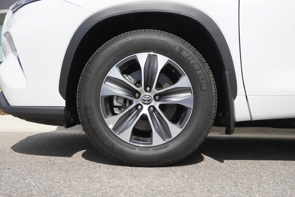 Used 2026 Toyota Highlander Limited AWD/4WD image 34