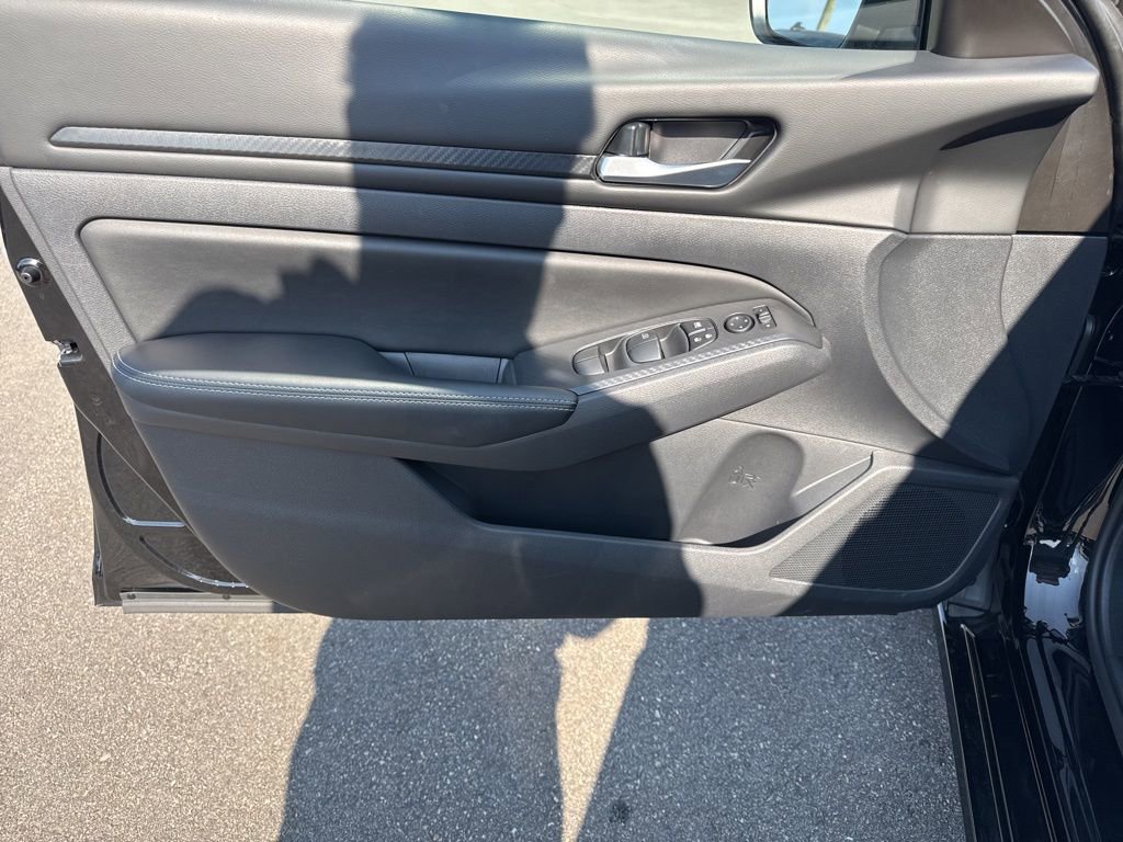 Used 2025 Nissan Altima 2.5 SV image 23