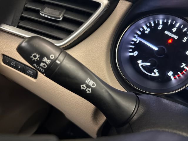 Used 2016 Nissan Rogue SV image 22