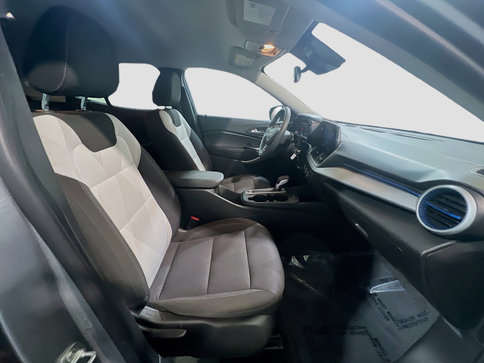 Used 2025 Chevrolet Trax LS image 19