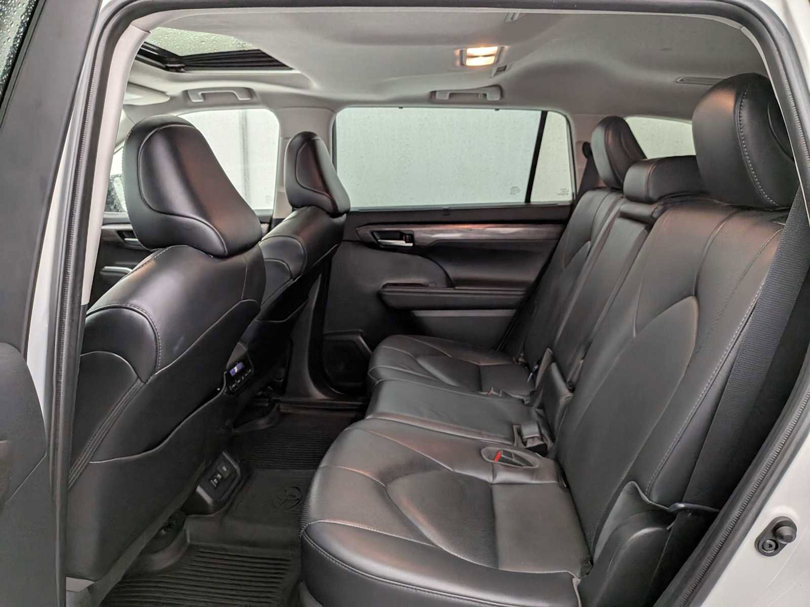 Used 2021 Toyota Highlander Limited image 21