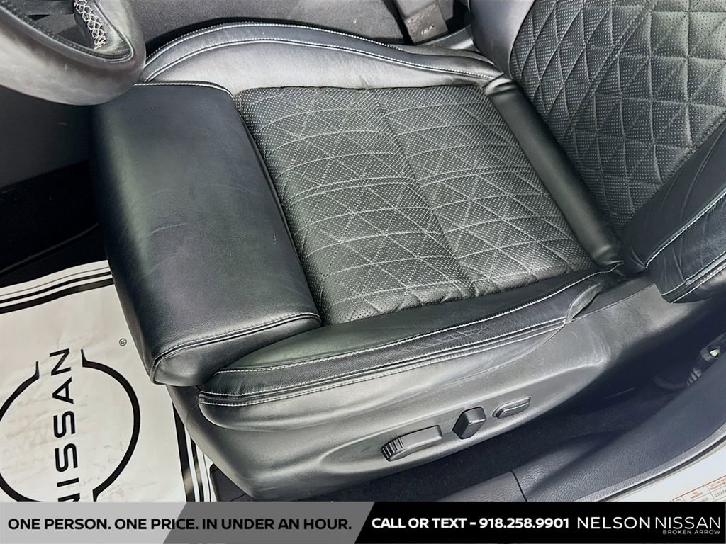 Used 2017 Nissan Maxima Platinum FWD image 20