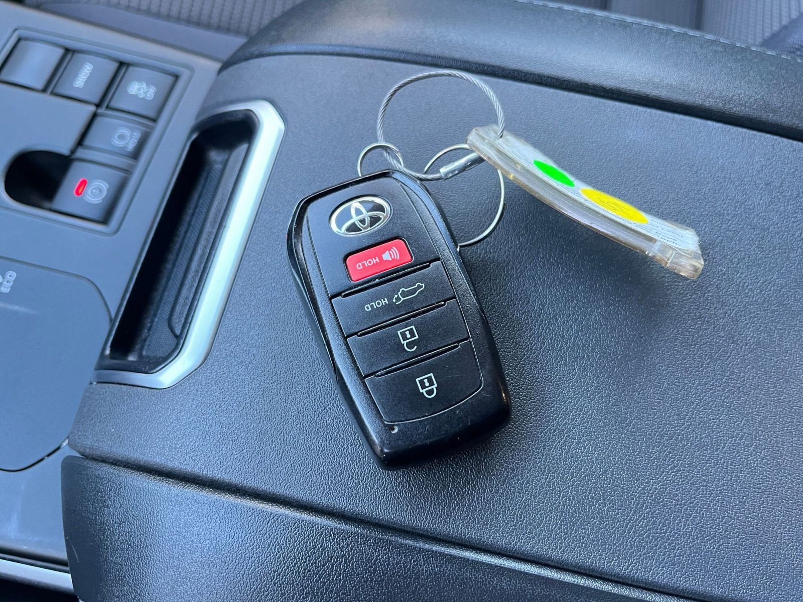 Used 2025 Toyota Highlander LE image 23