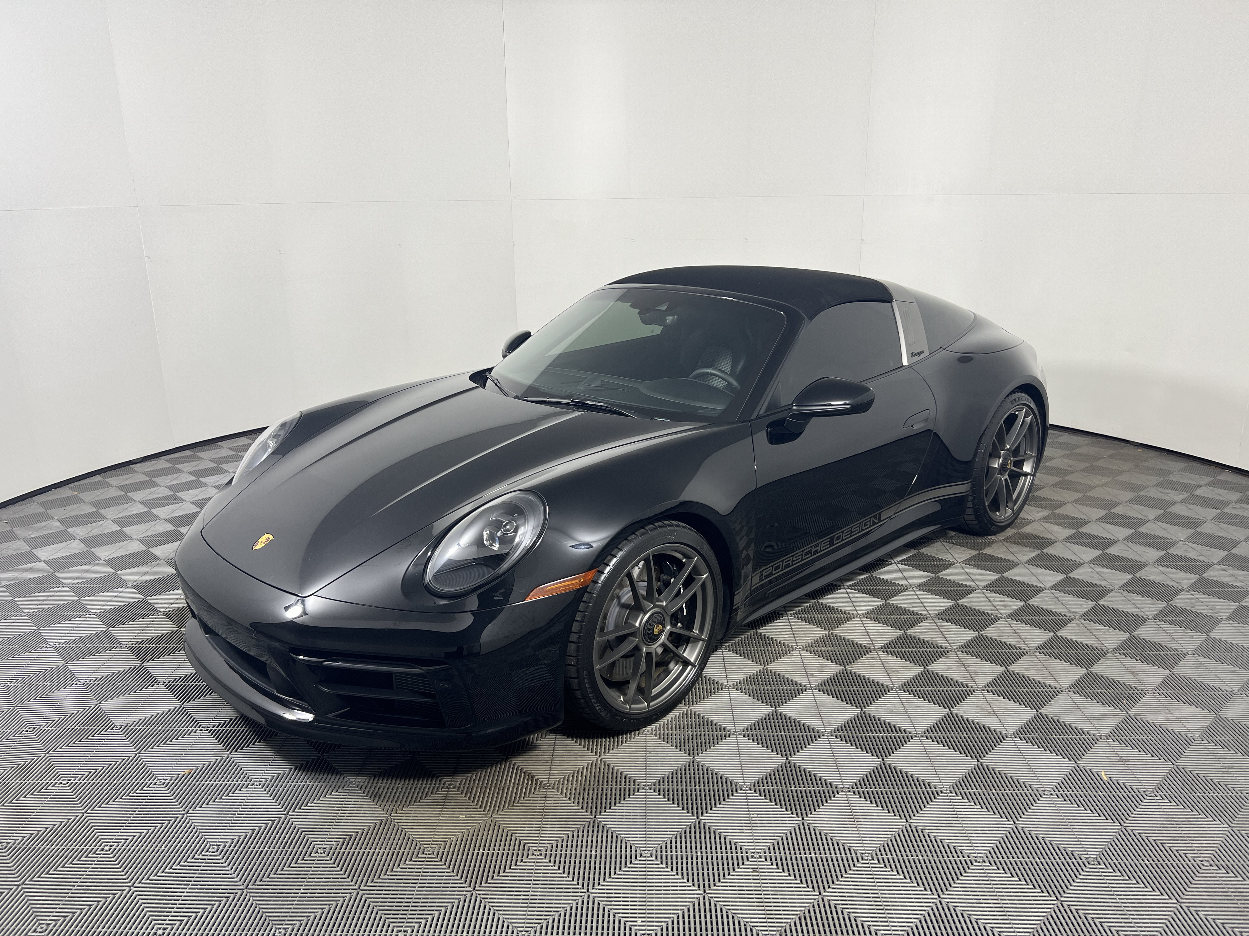 Certified 2024 Porsche 911 50th Anniversary Edition AWD/4WD image 11