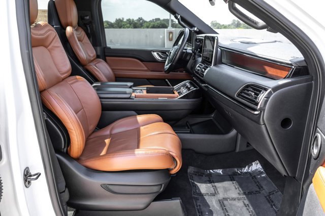 Used 2020 Lincoln Navigator Reserve AWD/4WD image 28