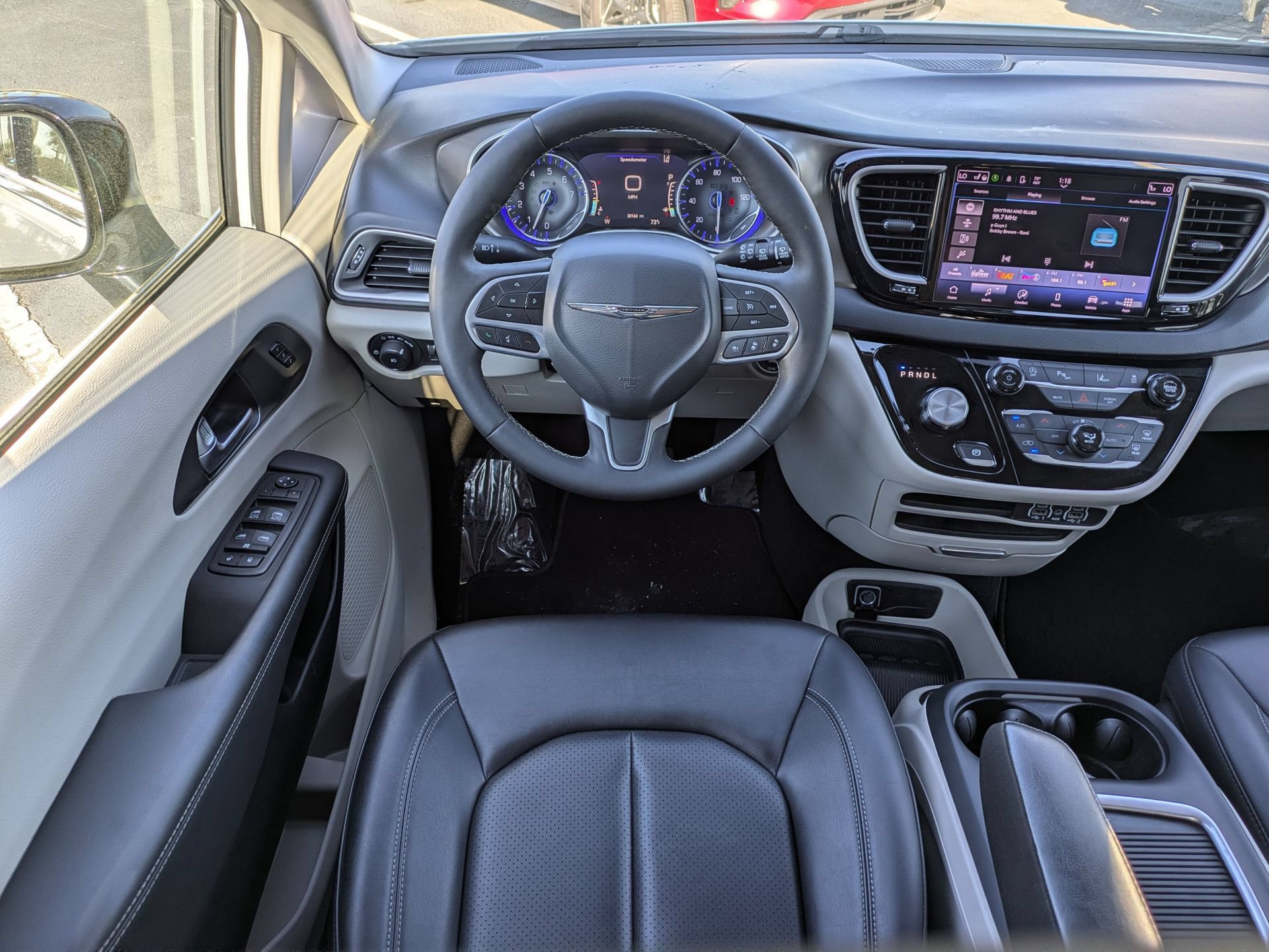 Used 2024 Chrysler Pacifica Touring-L FWD image 18
