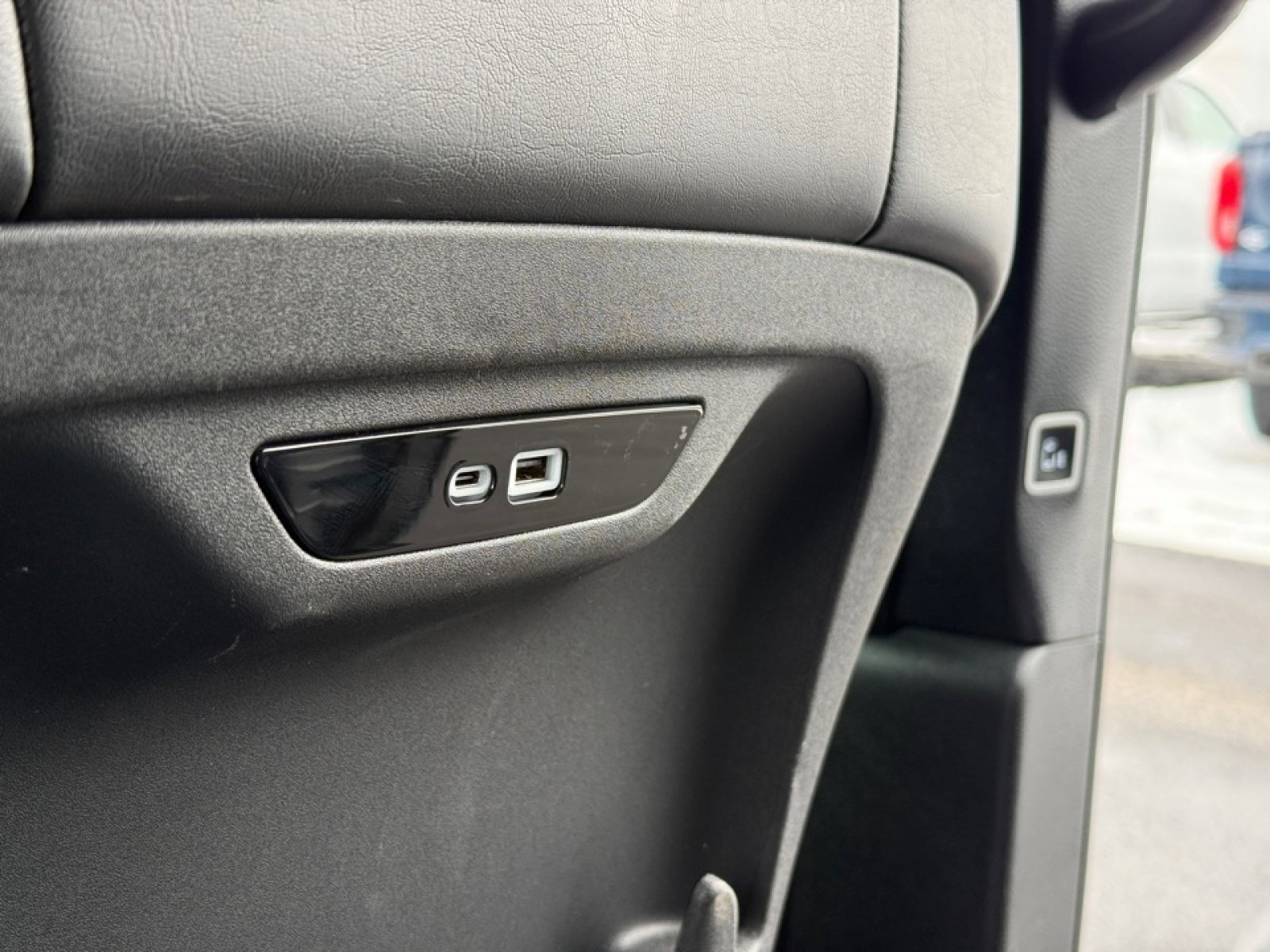 Used 2025 Chrysler Pacifica Select image 36