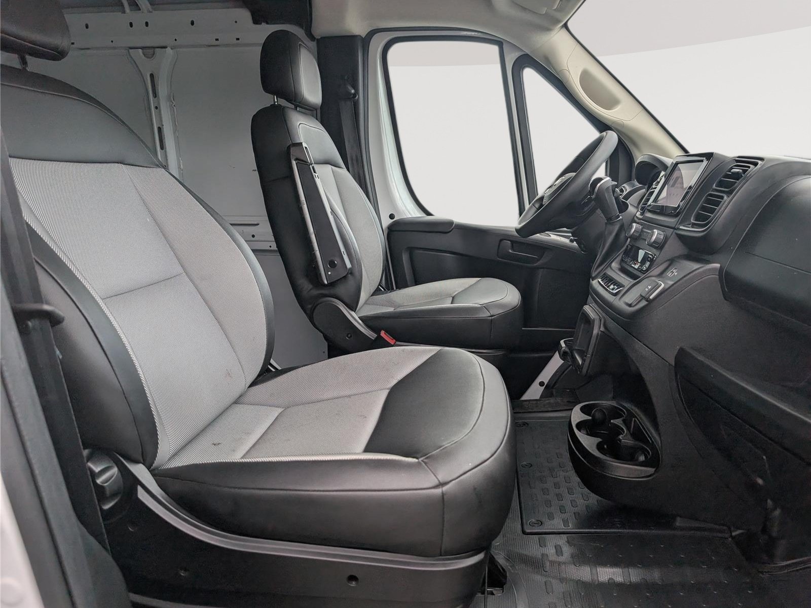 Used 2025 RAM ProMaster 2500 w/ Convenience Group FWD image 10