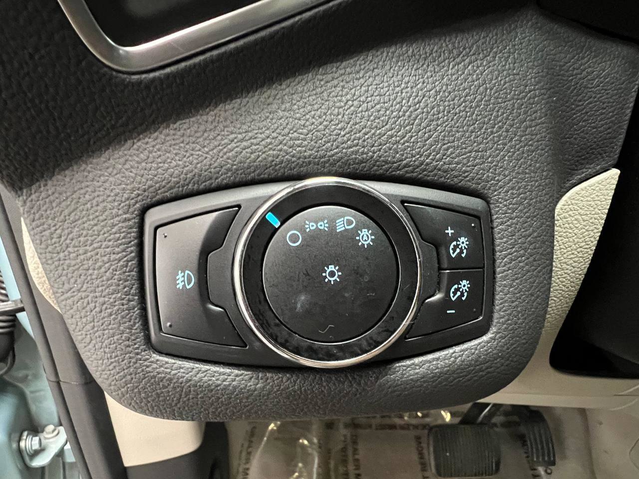 Used 2013 Ford C-MAX SEL image 22