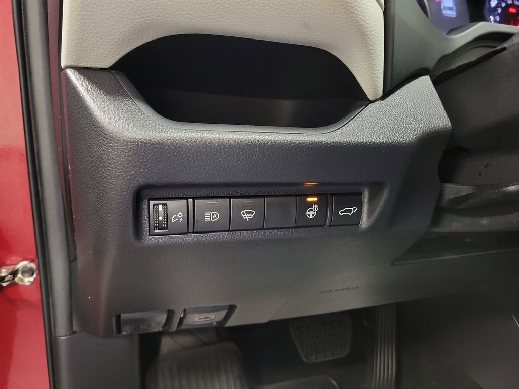 Used 2022 Toyota RAV4 XLE Premium image 21