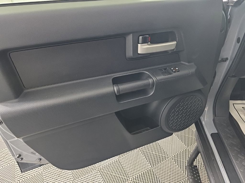 Used 2014 Toyota FJ Cruiser 4WD w/ Convenience Package image 12