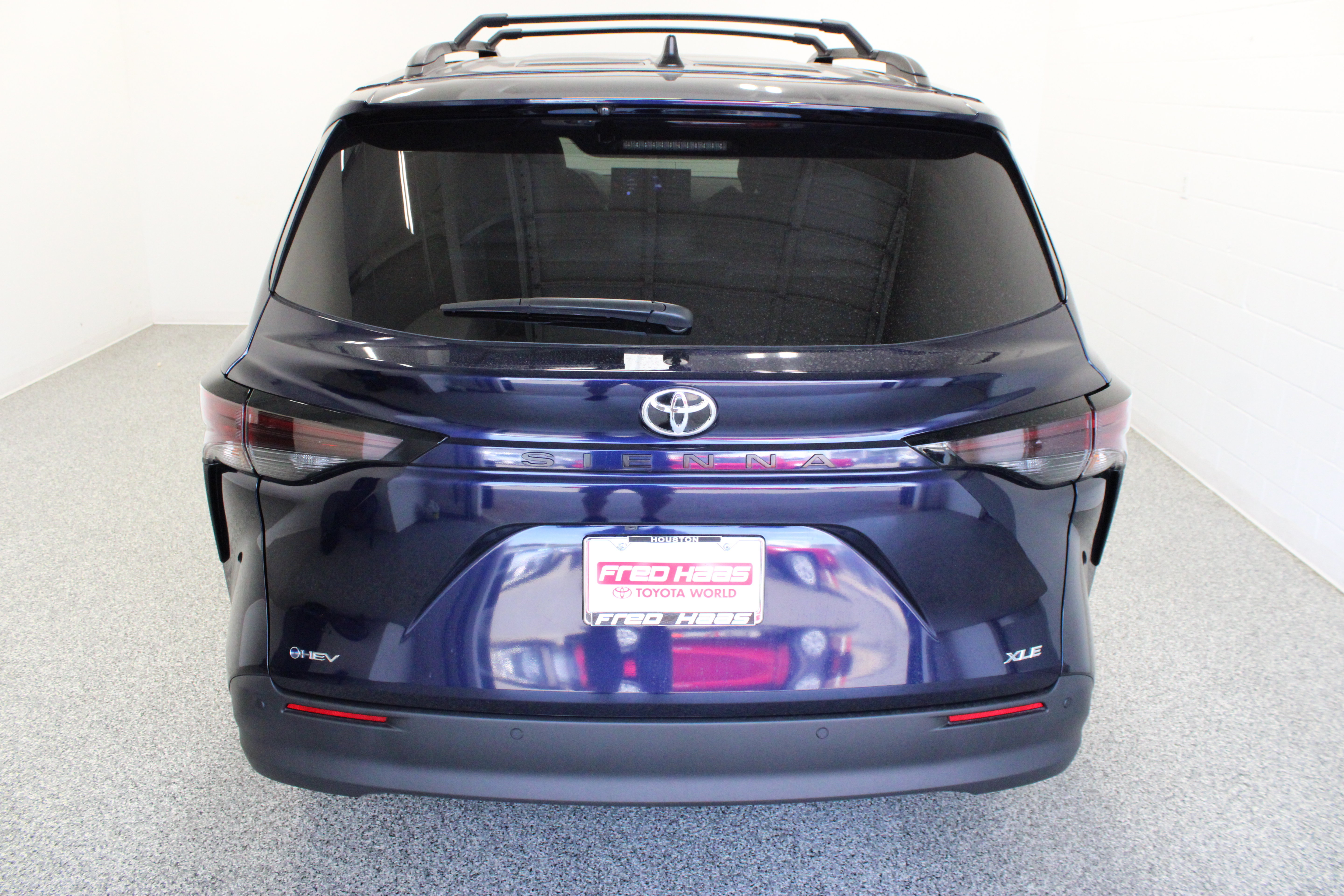 Certified 2026 Toyota Sienna XLE FWD image 7
